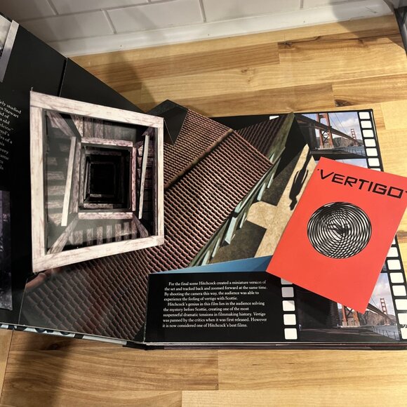 Alfred Hitchcock : The Master of Suspense: A Pop-Up Book by Kees Moerbeek - Picture 5 of 11